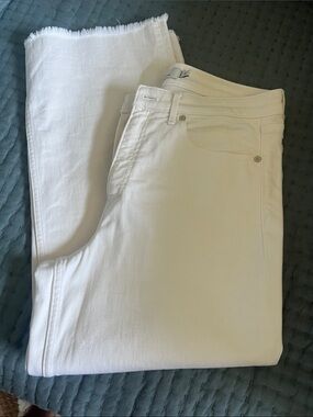 Vineyard Vines White Frayed Hem Cropped Ankle Jeans